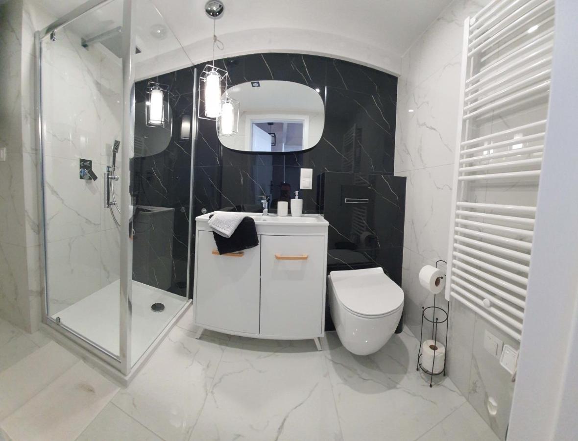 Apartamenty Marzen เยเลเนียกูรา ภายนอก รูปภาพ